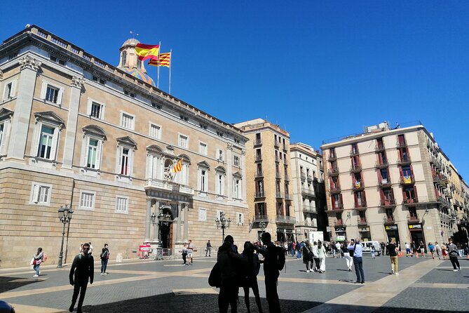 Barcelona Old Town Tour With Optional Flamenco Show - Placa de Sant Jaume, Roman Roads, and Modern Power