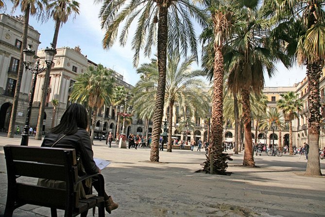 Barcelona Old Town walking tour with official guide - Barcelona Cathedral and MUHBA El Call, where the old city keeps rewriting itself