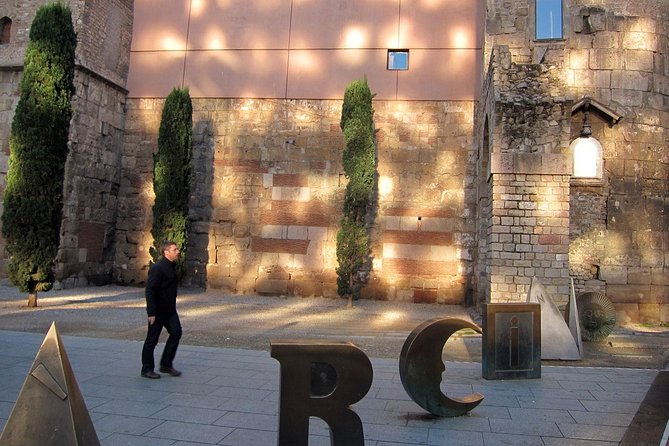 Barcelona Old Town walking tour with official guide - Temple d’August behind the cathedral, a Roman surprise you can’t fake