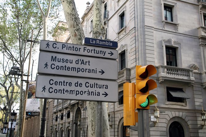 Barcelona Old Town walking tour with official guide - Plaça del Rei and 1492, history tied to real stone