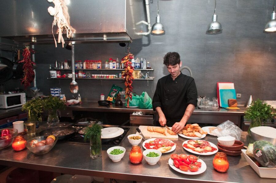 Barcelona: Paella Cooking Experience & Boqueria Market Tour - Tips to Get the Most Out of Your Chef, Kitchen Jobs, and Paella Results