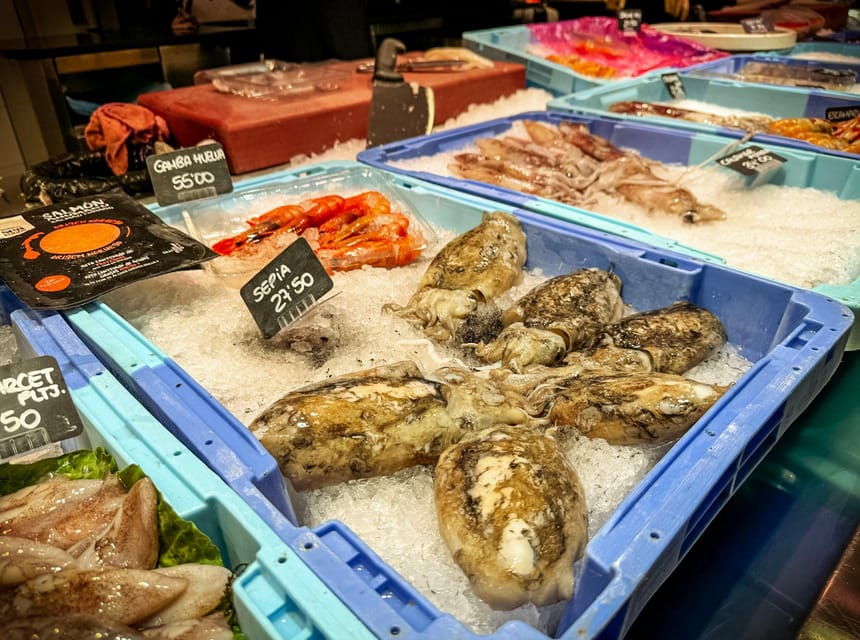 ⭐︎ Barcelona: Paella Maestro Market Tour & Sangria & Tapas - Cooking paella with a family-recipe mindset