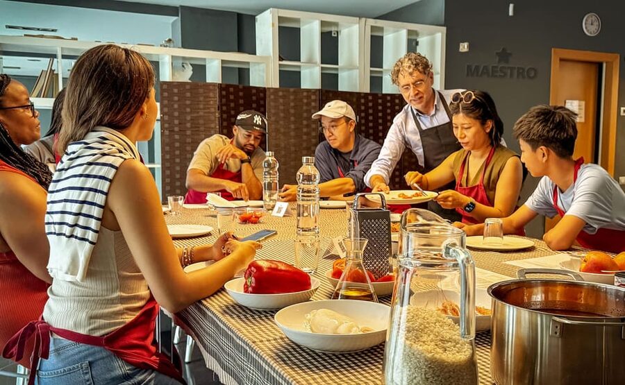 ⭐︎ Barcelona: Paella Maestro Market Tour & Sangria & Tapas - A communal meal makes the lessons stick