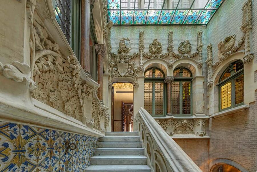 Barcelona: Palau Baró de Quadras Tickets and Guided Tour - Price and value for a 1-hour guided palace visit