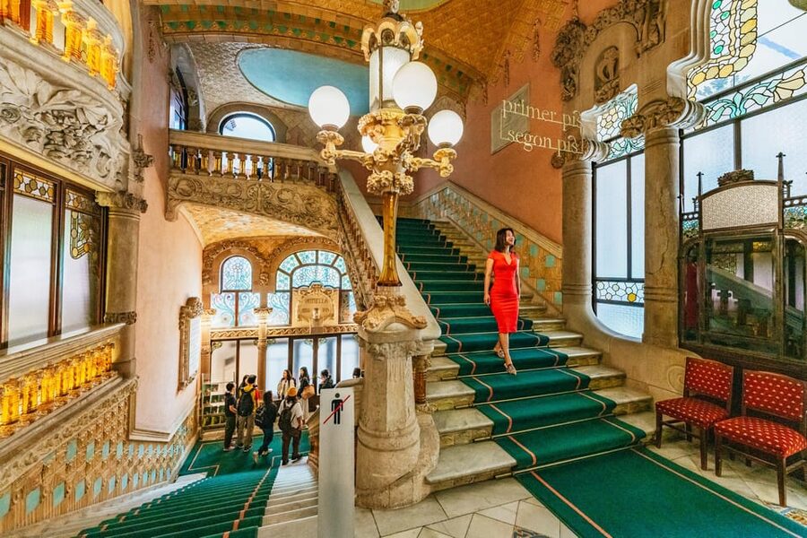 Barcelona: Palau de la Música Guided Tour - The grand staircase: why those floral details are not random