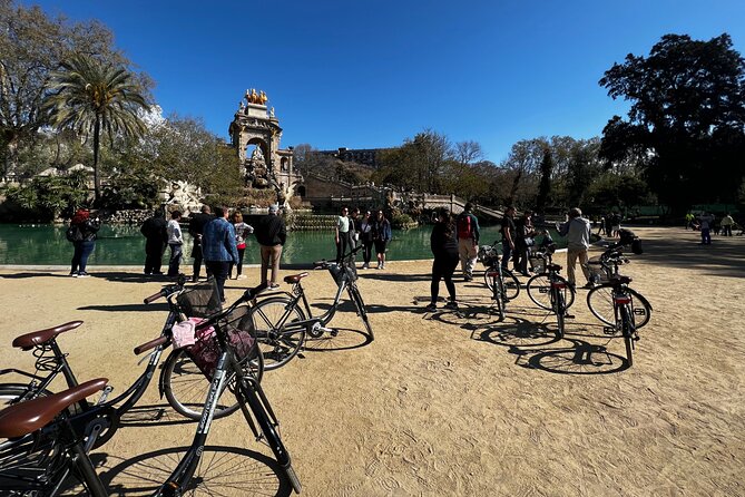 Barcelona Panoramic Escooter or E-Bike Tour - Arc de Triomf and Parc de la Ciutadella: From Fair Gate to Green Break