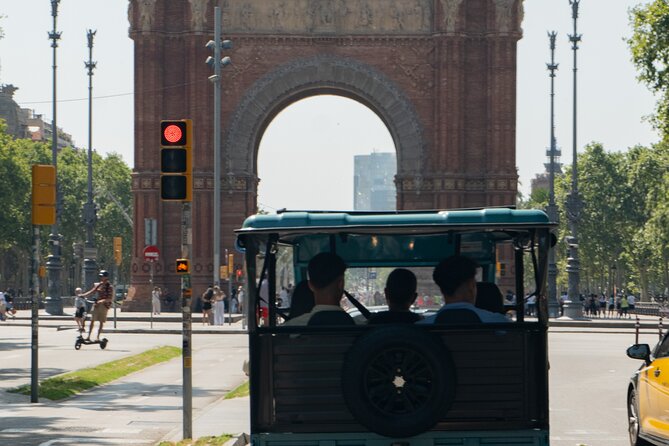 Barcelona Panoramic Private Tuk Tuk Tour - Gaudí Stops: Sagrada Família, Puig i Cadafalch Details, and an Undulating Masterpiece