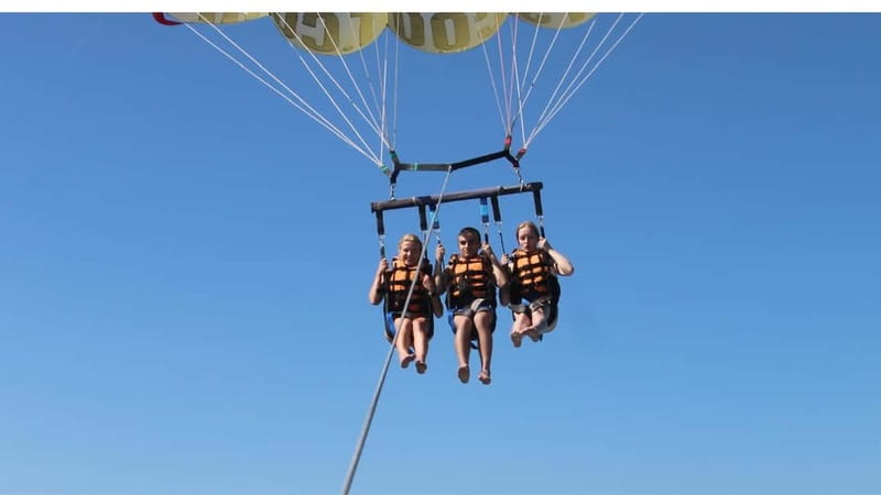 Barcelona: Parasailing with panoramic views over the sea - Arriving at Port Fòrum and Getting Set Up Right