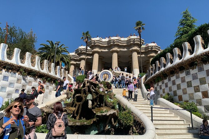 Barcelona: Park Güell Guided Tour & Tickets with Fast-Track Entry - Meeting point, timing, and why 1 hour 15 feels right