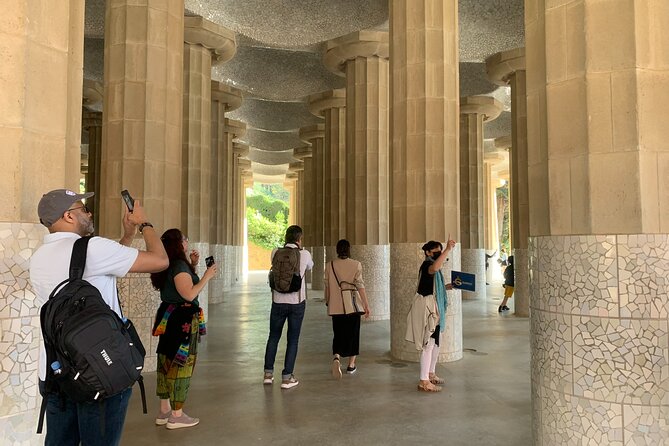 Barcelona: Park Güell Guided Tour & Tickets with Fast-Track Entry - What you see on the Gaudí route: Dragon Stairway to Hypostyle Room