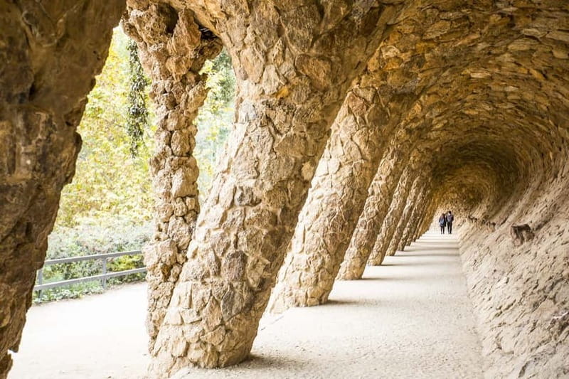 Barcelona: Park Guell Guided Tour with Skip The Line Entry - From 1900 city planning to Modernisme, the ideas behind the shapes