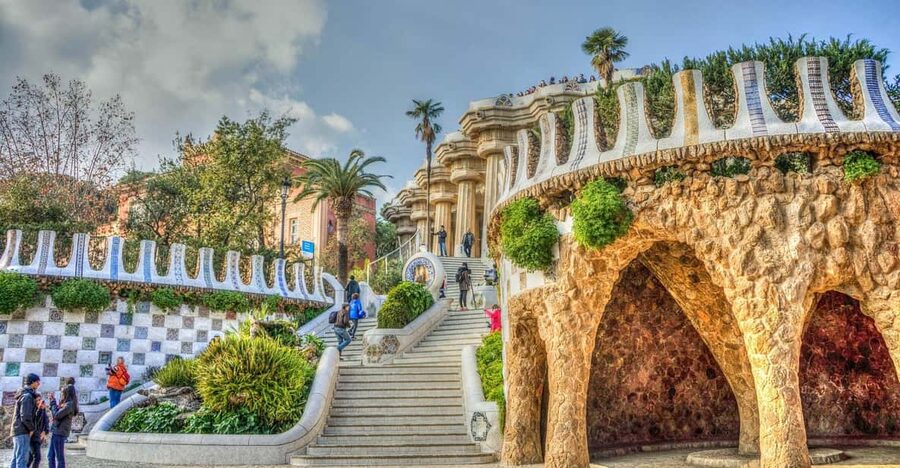 Barcelona: Park Güell Guided Tour - Official guide and small-group size: why it matters at Park Güell