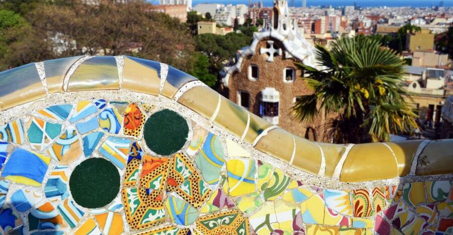 Barcelona & Park Güell: Private Half-Day Tour with Pickup - Eixample and Sagrada Família Facades: Connecting Modernism to the Ongoing Project