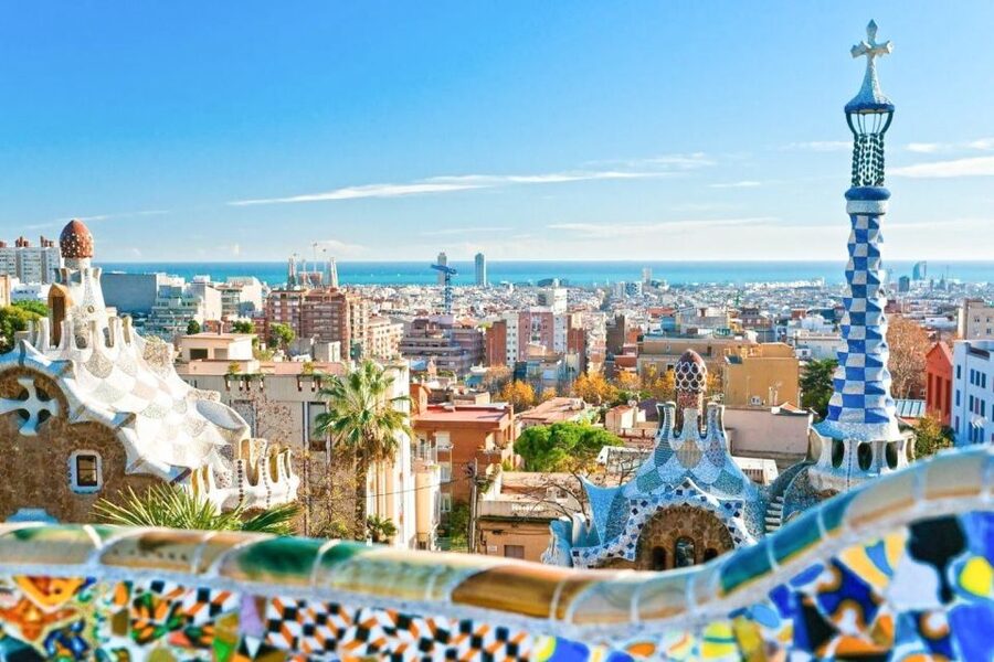 Barcelona & Park Güell: Private Half-Day Tour with Pickup - Coastal Views by Daylight: Port Vell and the Columbus Monument