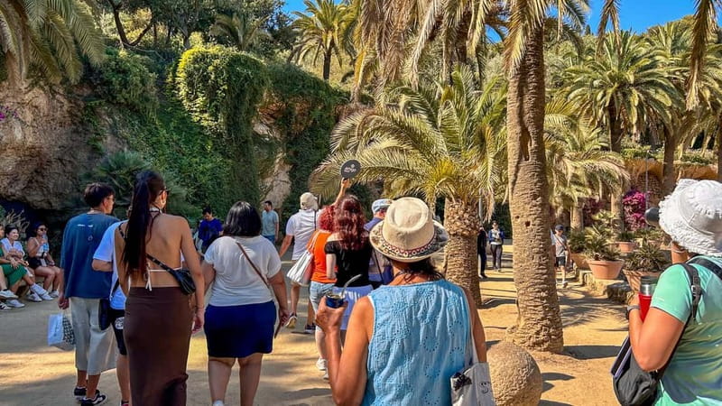Barcelona: Park Güell Small Group Tour + Skip the Line - Carmel Hill panoramas and the best part of the free time