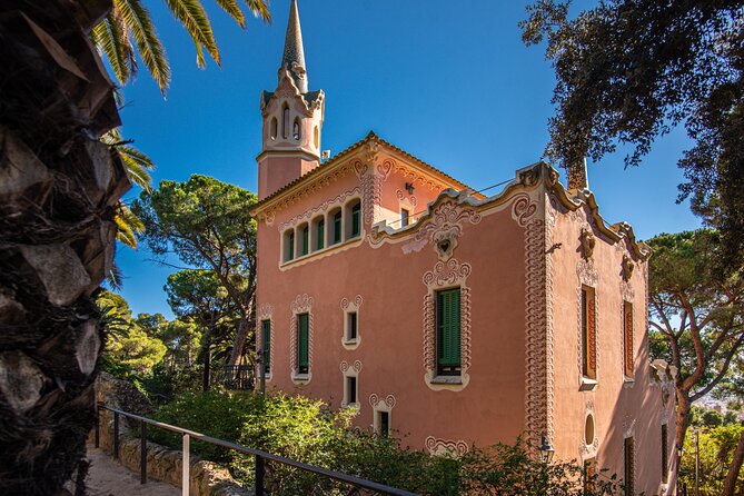 Barcelona: Park Guell Small Guided Tour & Skip the Line Ticket - Stop 1: Park Guell, Where the Guide Turns Gaudi Into a Story