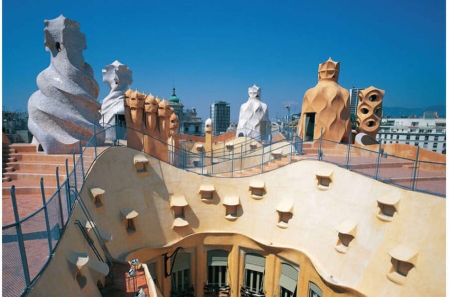 Barcelona:Pass with Casa Battló, Casa Milà, Teleferic & more - A one-day strategy: how to choose stops without burning time