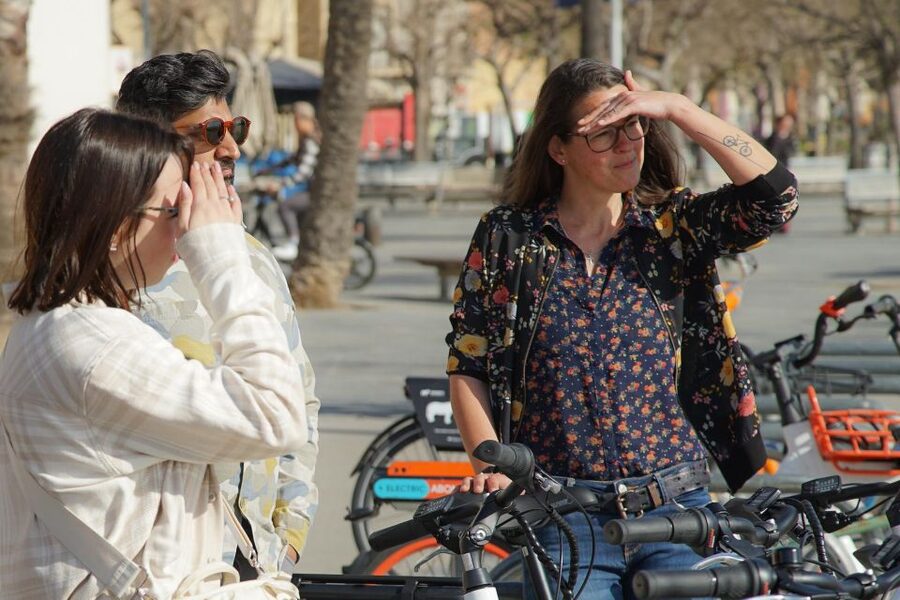 Barcelona Photo Highlights 4h Small Group eBike Tour - La Rambla and Arc de Triomf: the “you are in Barcelona” streetscapes
