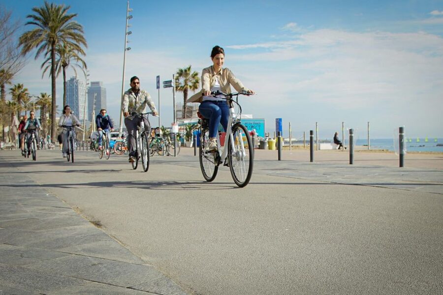 Barcelona Photo Highlights 4h Small Group eBike Tour - Sagrada Familia: getting the most out of your 20-minute photo stop