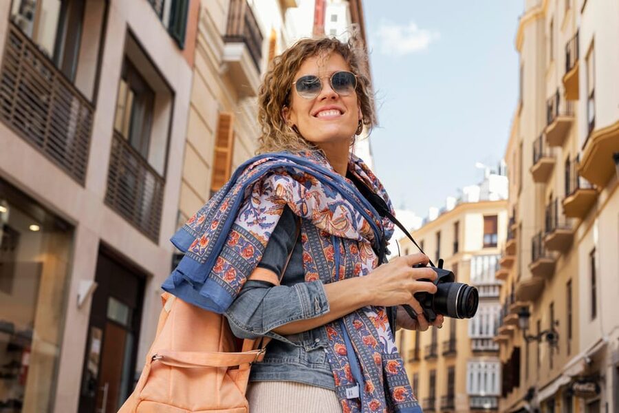 Barcelona: Photo Shoot + Exclusive Video of the Best Moments - Gothic Quarter photo stop: medieval streets, cinematic angles