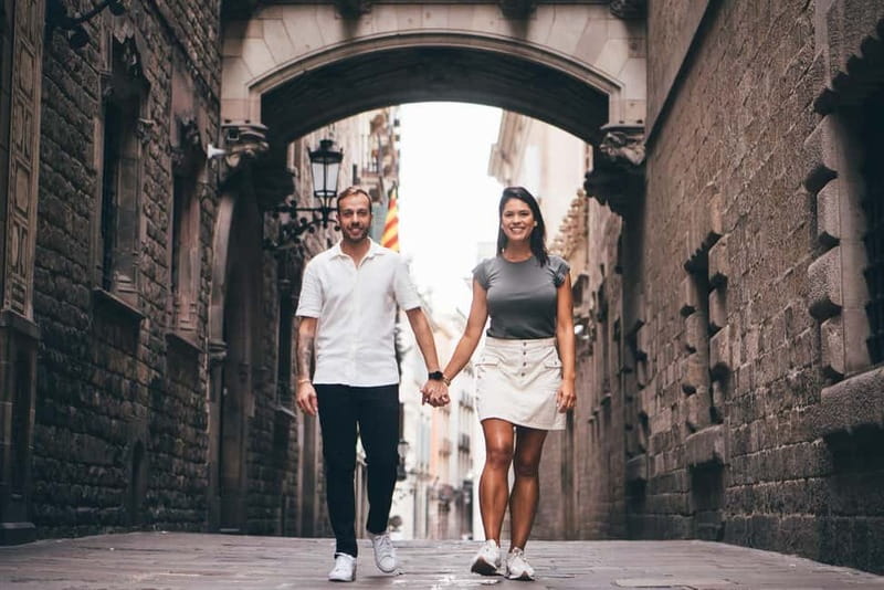 Barcelona: Photo Shoot Tour in El Gothico - What Photographers Often Add Beyond the Camera