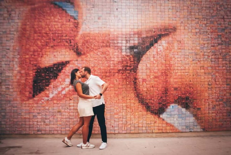 Barcelona: Photo Shoot Tour in El Gothico - Private Direction Beats Selfies in the Best Way