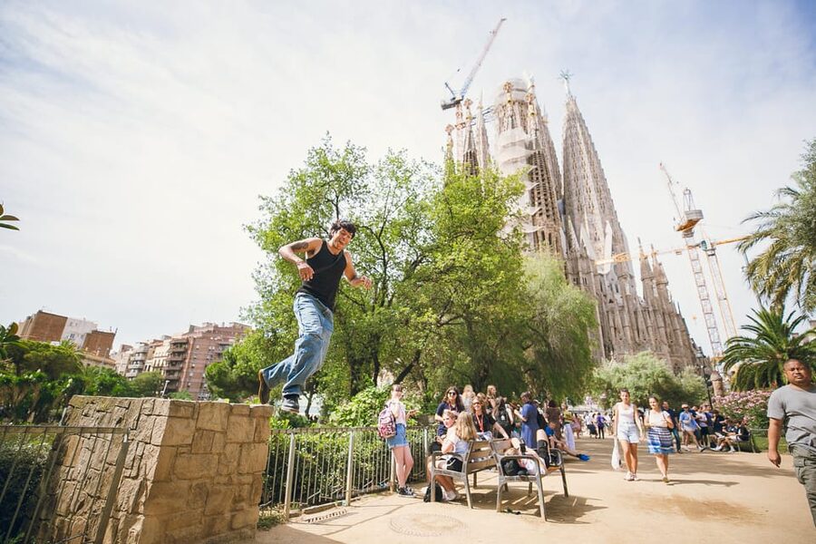 Barcelona: Photographic Madness at the Sagrada Familia - Logistics That Can Trip You Up: Tickets, Time, and Meeting Accuracy
