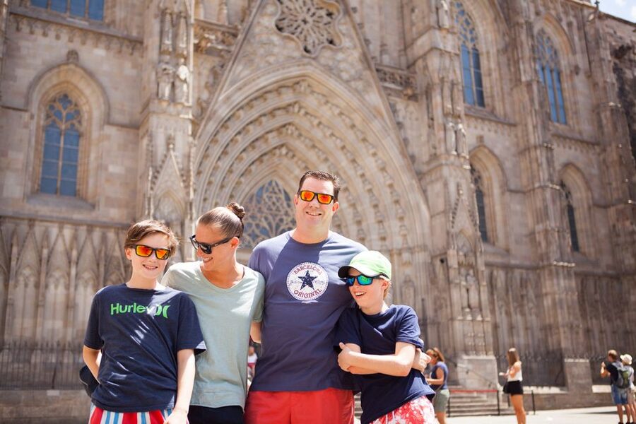 ✅ Barcelona: Photoshoot Tour Old Town - Practical tips that make your photos look better