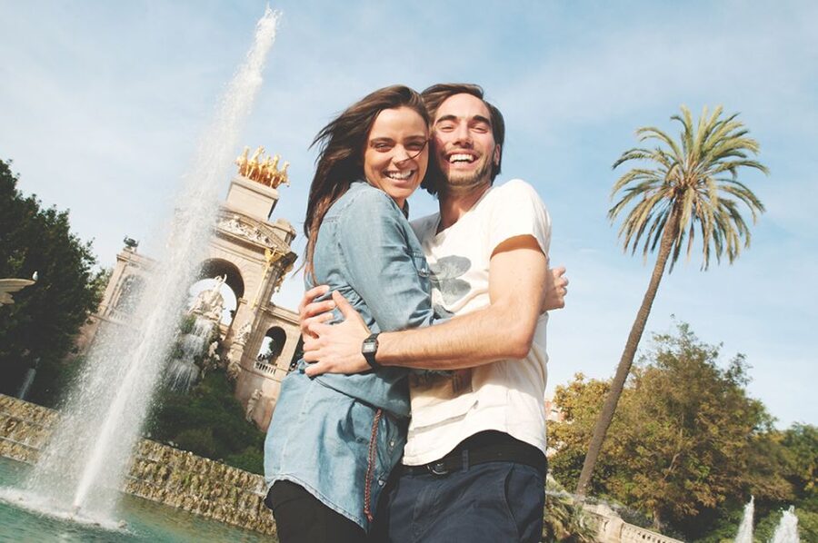 ✅ Barcelona: Photoshoot Tour Old Town - Gothic-style lanes for candid moments that still feel intentional