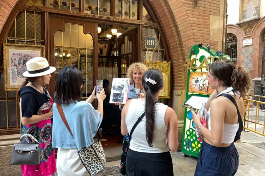 Barcelona: Picasso Walking Tour & Guided Museum Experience - Gothic Quarter streets: where the city story stays real