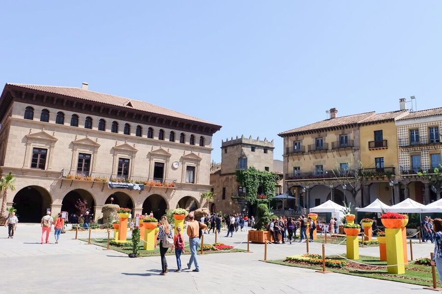 Barcelona: Poble Espanyol Entry Ticket - Walking the streets: 117 buildings and Spanish styles in one loop