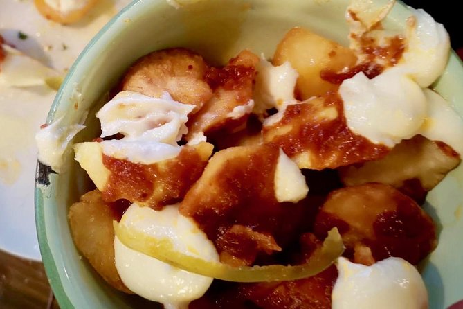 Barcelona Poble Sec Tapas & Wine Tour - Wine and drinks: what’s included, and how to pace yourself