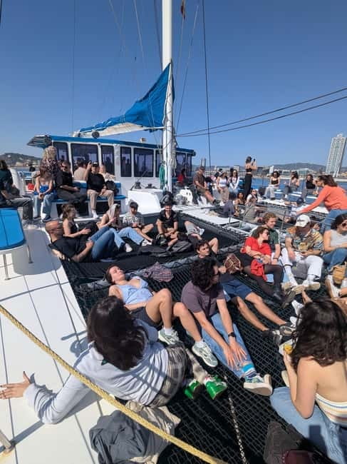 Barcelona: Premium Shared Sunset Cruise (Drinks & Snacks) - Port Olimpic launch point: Finding the TurTUR meeting spot fast