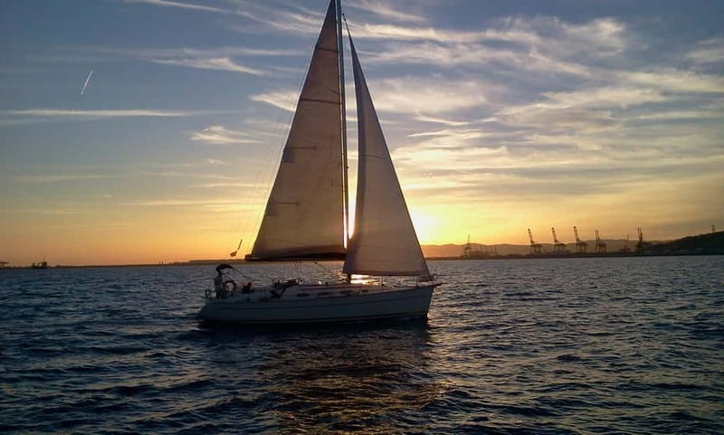 Barcelona: Premium Shared Sunset Cruise (Drinks & Snacks) - 1.5 hours on the water: The schedule and what each segment feels like