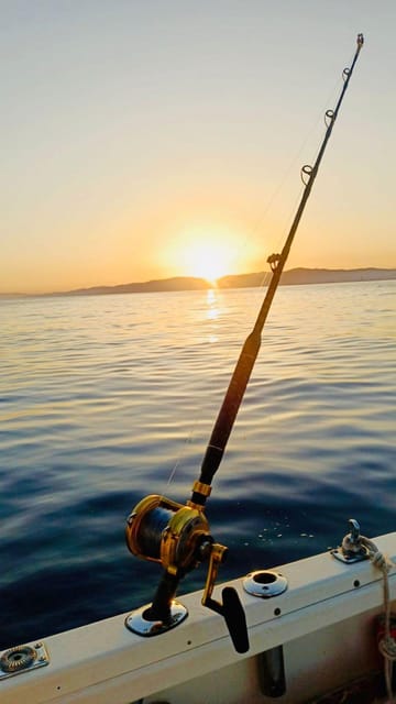 Barcelona: Privat fishing trip in a yacht - Quick practicalities: meeting point, language, and expectations