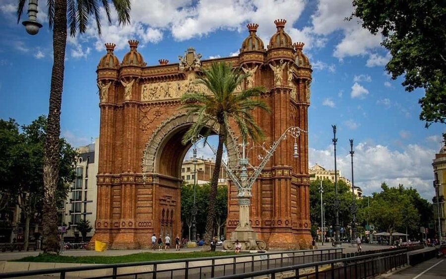 Barcelona: Private 2-Hour Best of Barcelona In-city Tour - Who this private tour suits best (and who should think twice)