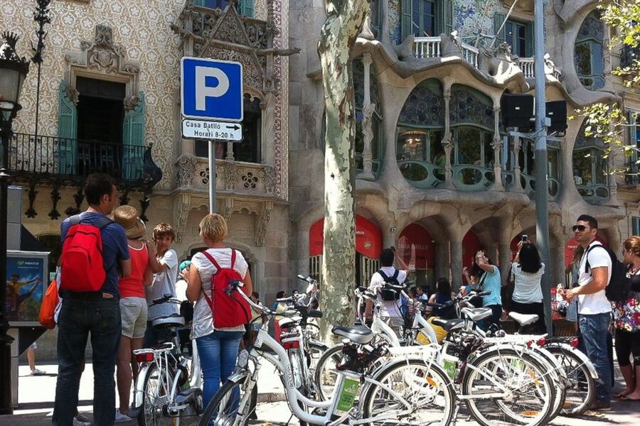 Barcelona: Private 5 Neighborhoods Tour by Electric Bike - Key highlights at a glance