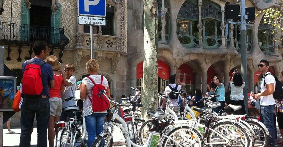 Barcelona: Private 5 Neighborhoods Tour by Electric Bike - Starting at Plaça Reial, then rolling into the Gothic Quarter