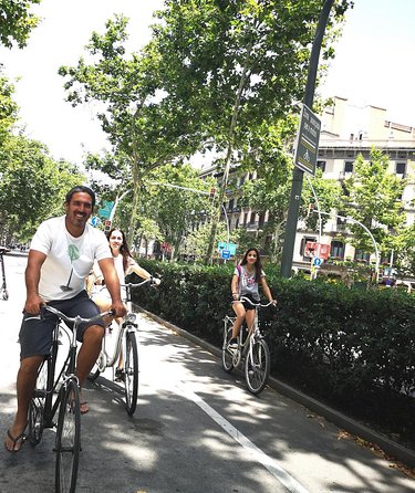 Barcelona Private Bike/eBike Tour & Sagrada Familia Tickets - La Pedrera and Casa Batlló: UNESCO wonder, then a fairy tale façade