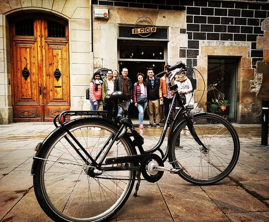 Barcelona Private Bike/eBike Tour & Sagrada Familia Tickets - Catalan Gothic on two wheels: Catedral de Barcelona and Santa Maria del Mar