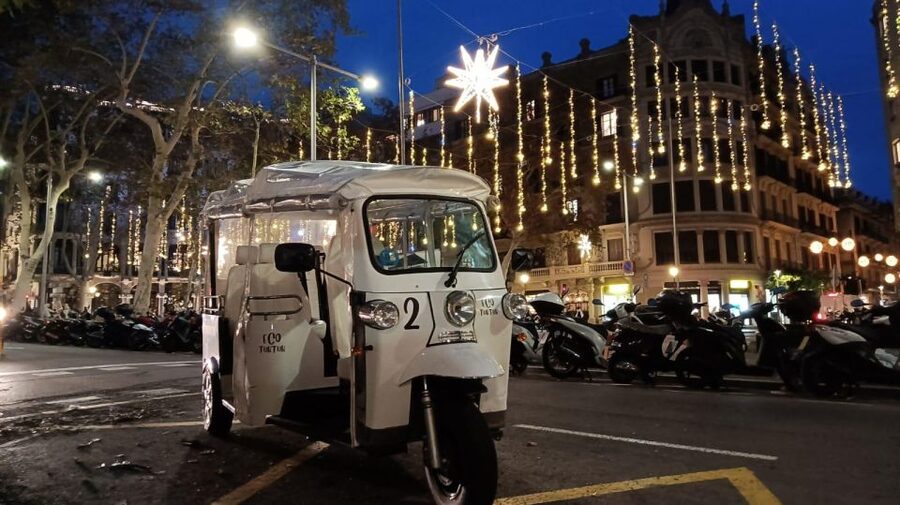 Barcelona: Private Christmas Lights Tour by Eco Tuk Tuk - Casa Batlló and Casa Milà Without the Entry Ticket Headache