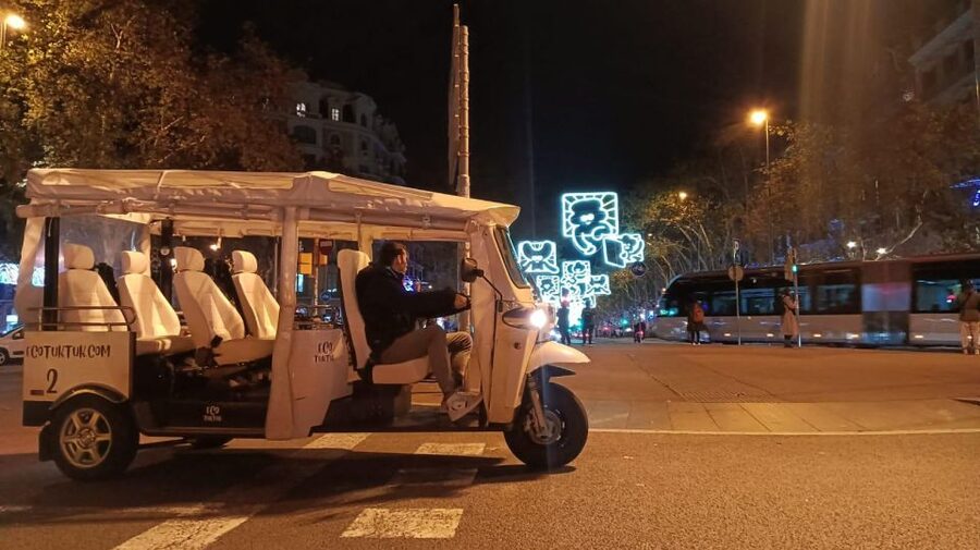 Barcelona: Private Christmas Lights Tour by Eco Tuk Tuk - Who This Tour Suits Best (And Who Should Skip It)