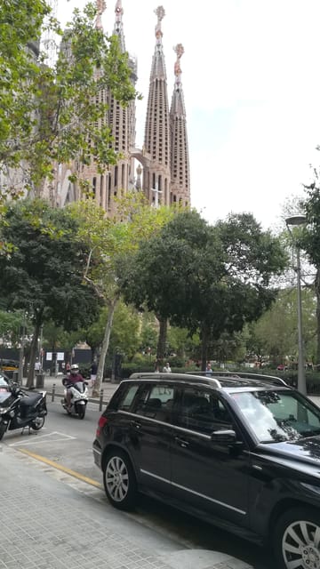 Barcelona: Private City Tour - Sagrada Familia: an hour on site, then decision time on interiors