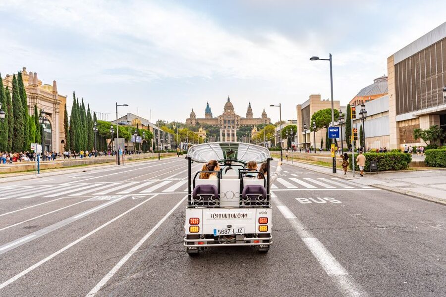 Barcelona: Private City Tour by Eco Tuk Tuk - The route in plain language: your highlights loop