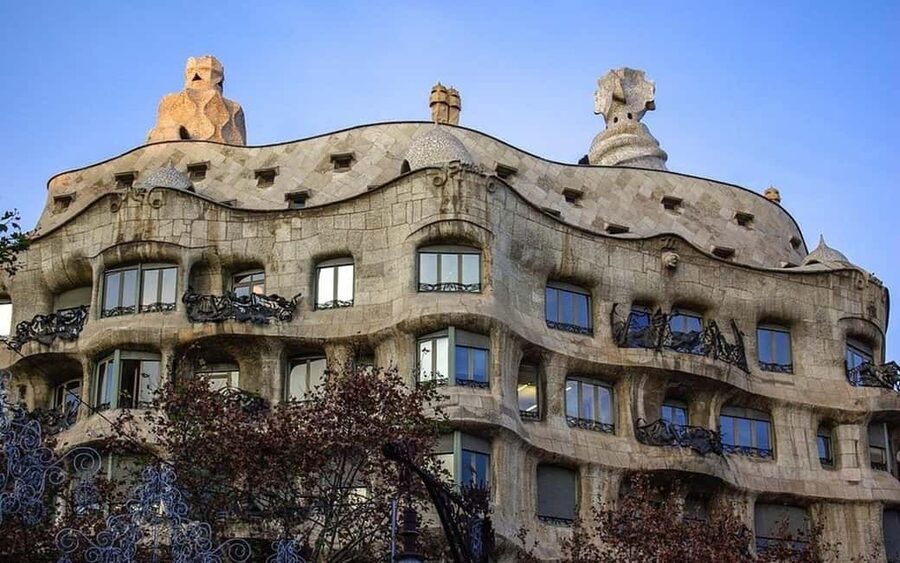 Barcelona Private City Tour: Sagrada Familia & Highlights - Pickup, timing, and how the driver finds you
