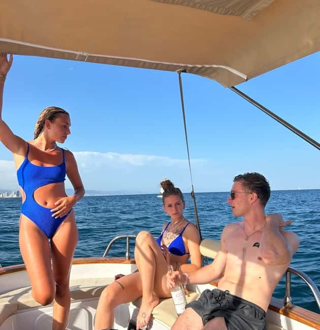 Barcelona: Private Classic Yacht Tour with Drinks - Key highlights at a glance