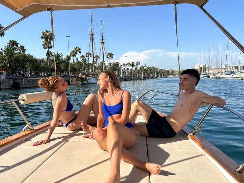 Barcelona: Private Classic Yacht Tour with Drinks - Your captain: English guidance that also helps you plan the city