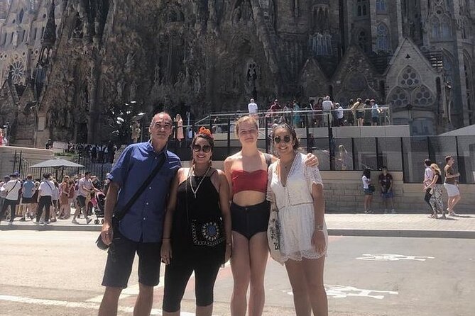 Barcelona : Private Custom Walking Tour with A Guide (Private) - Meeting at Plaça Portal de la Pau: the easiest place to start