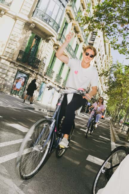 Barcelona Private E-Bike Tour (2.5h): Gaudí & City Stories - Santa Maria del Mar, a quick but meaningful stop