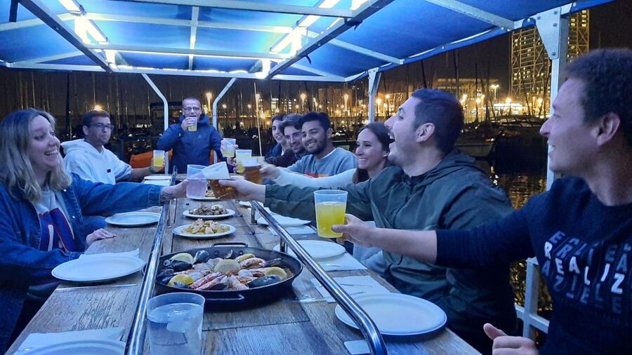 Barcelona: Private Evening Cruise with Dinner and Drinks - Key things to know before you go